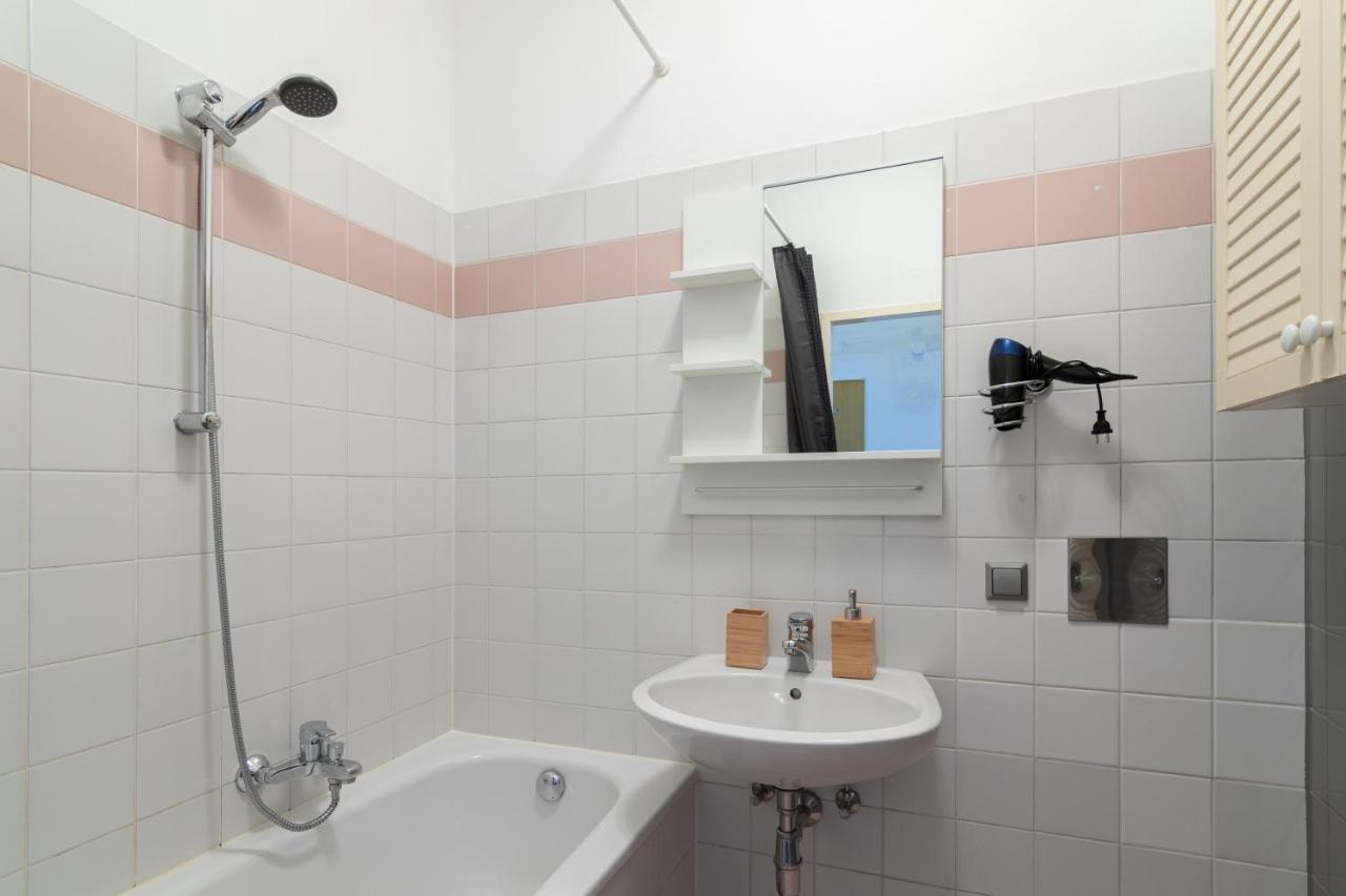 Vienna Central Station Accommodation Buitenkant foto